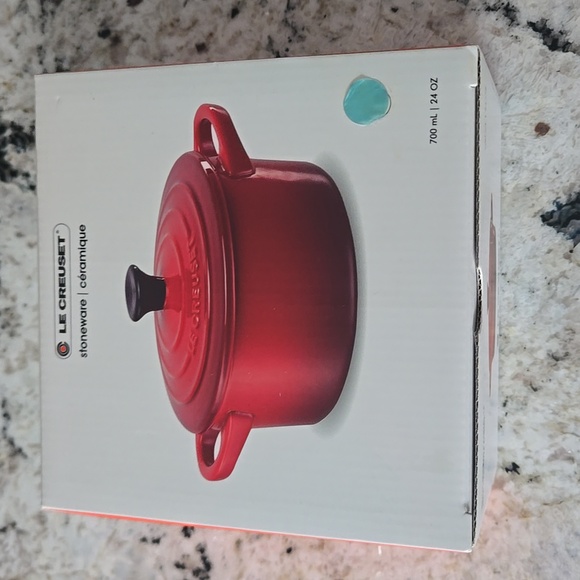 Le Creuset Stoneware Casserole Dish 24 Oz NWT - Picture 10 of 10